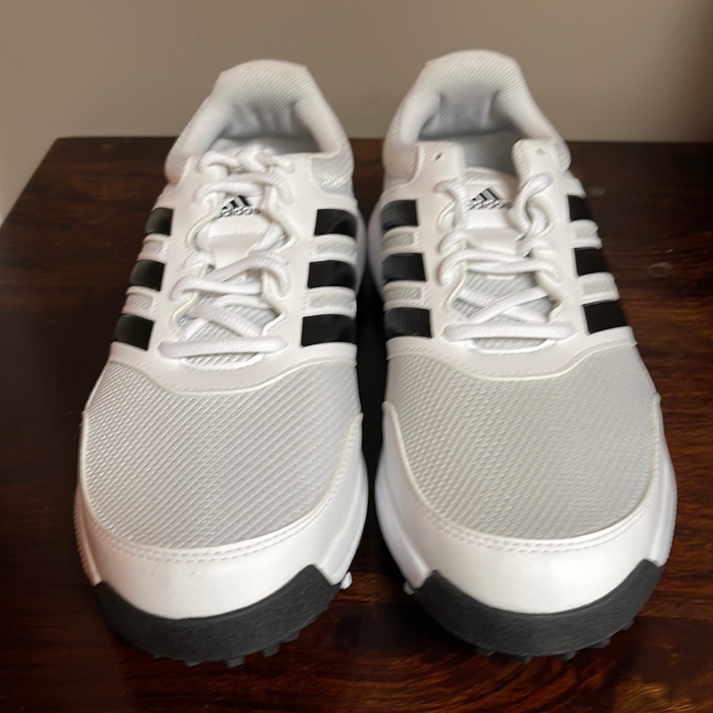 NWOT, Adidas soft spike golf shoes, size 8 medium
